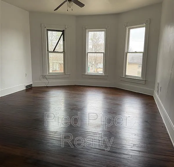 534 1/2 E Wyandotte St — Photo 2