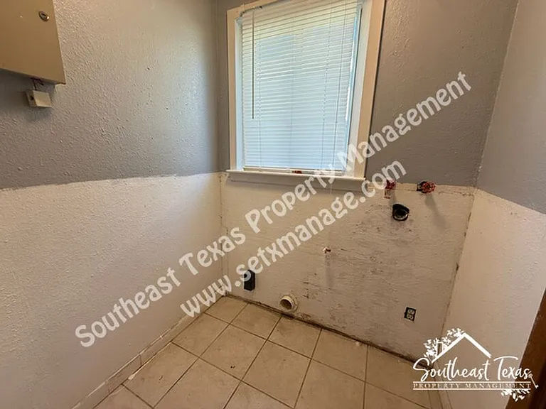 4455 S 5th St — Photo 5