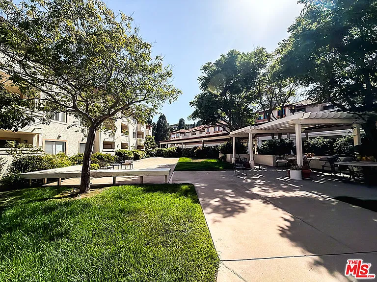 501 Palisades Dr #317 — Photo 2