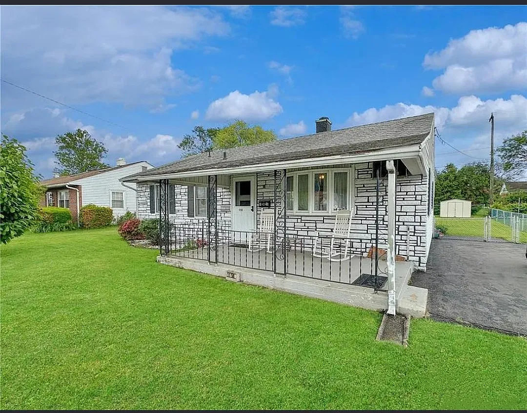 3 bed, 950 sqft, $2,150 — Photo 1