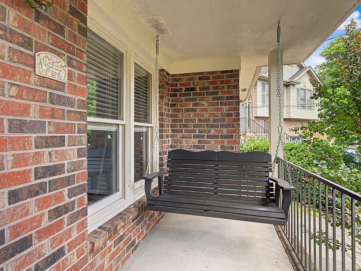 3 bed, 1233 sqft, $2,100 — Photo 3