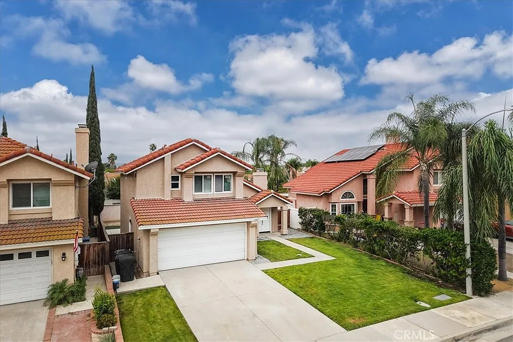 3 bed, 2.5 bath, 1409 sqft, $3,385 — Photo 3