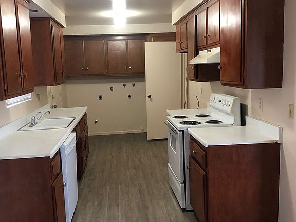 3rd image of 41906 Briarwood Ave