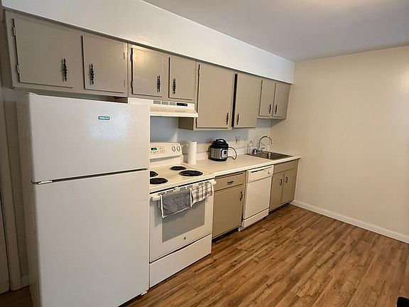 4th image of 1855 Burnet Ave #23