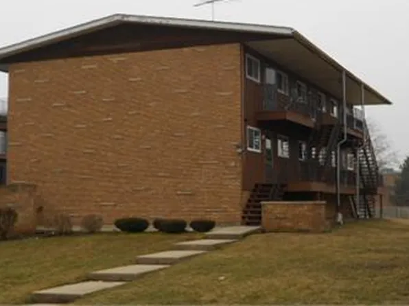 1723 Maple Ln APT 4, Elgin, IL 60123