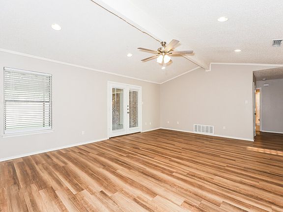3rd image of 806 Cherlynne Dr