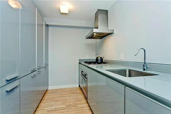 Sold by R New York | media 3