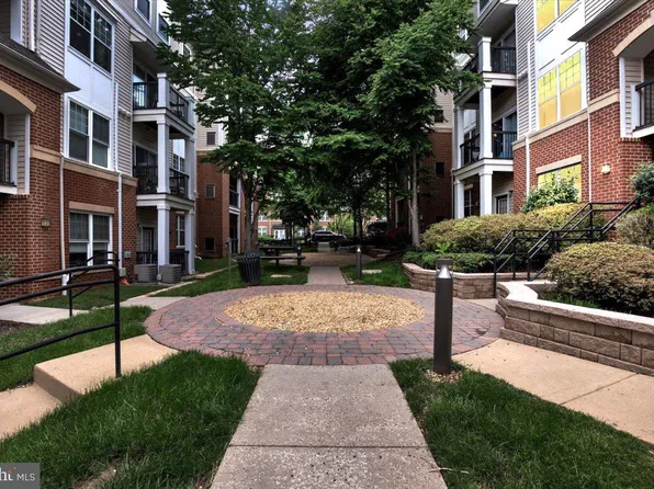 11379 Aristotle Dr #10-409, Fairfax, VA 22030