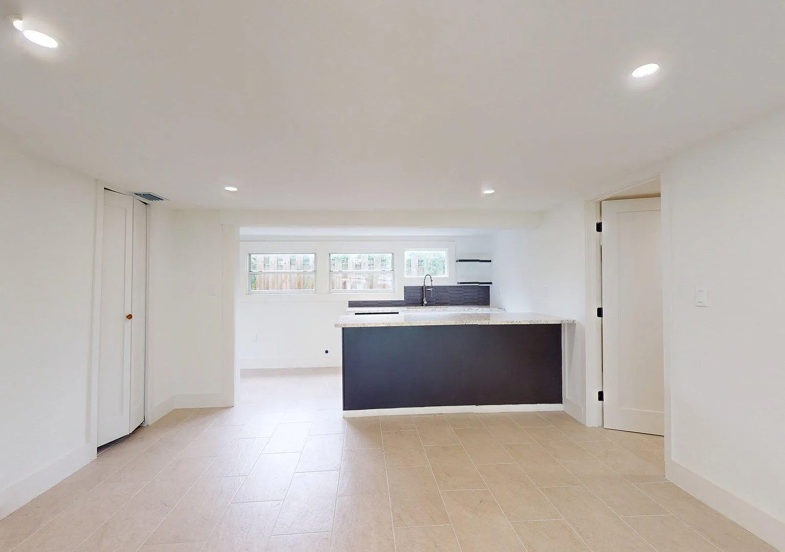 3 bed, 1195 sqft, $2,700 — Photo 3