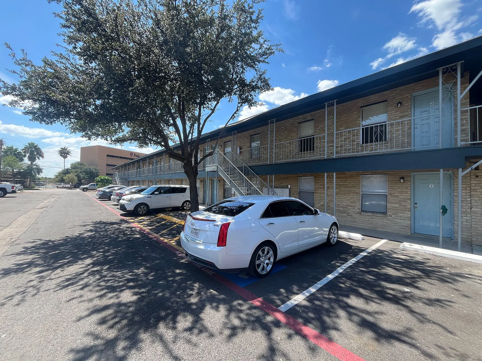 Town Creek Apartments — Photo 3