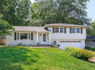 1723 Skyline Dr, Bettendorf, IA 52722