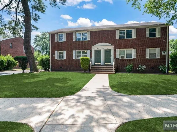 21 Carolyn Ter #A, Roselle, NJ 07203