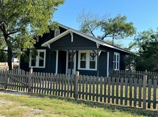 204 N Howard St, Alvord, TX 76225