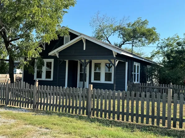 204 N Howard St, Alvord, TX 76225
