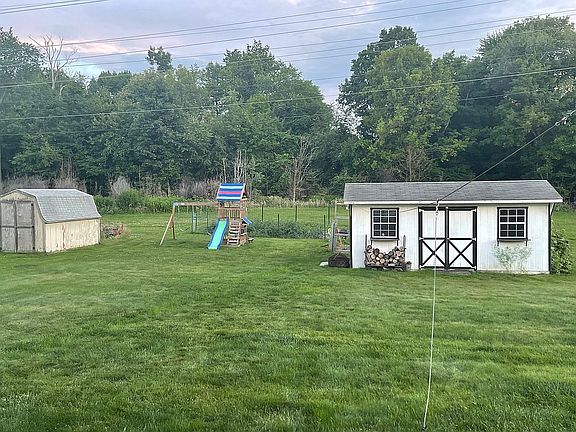 Backyard / Shed/Swingset 
