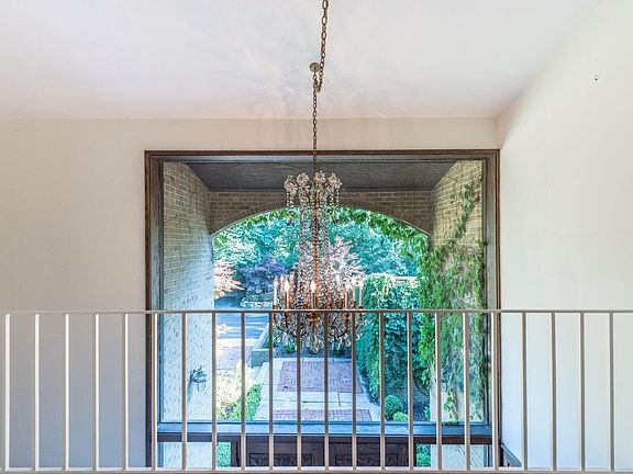 5th image of 236 Orchard Hills Dr