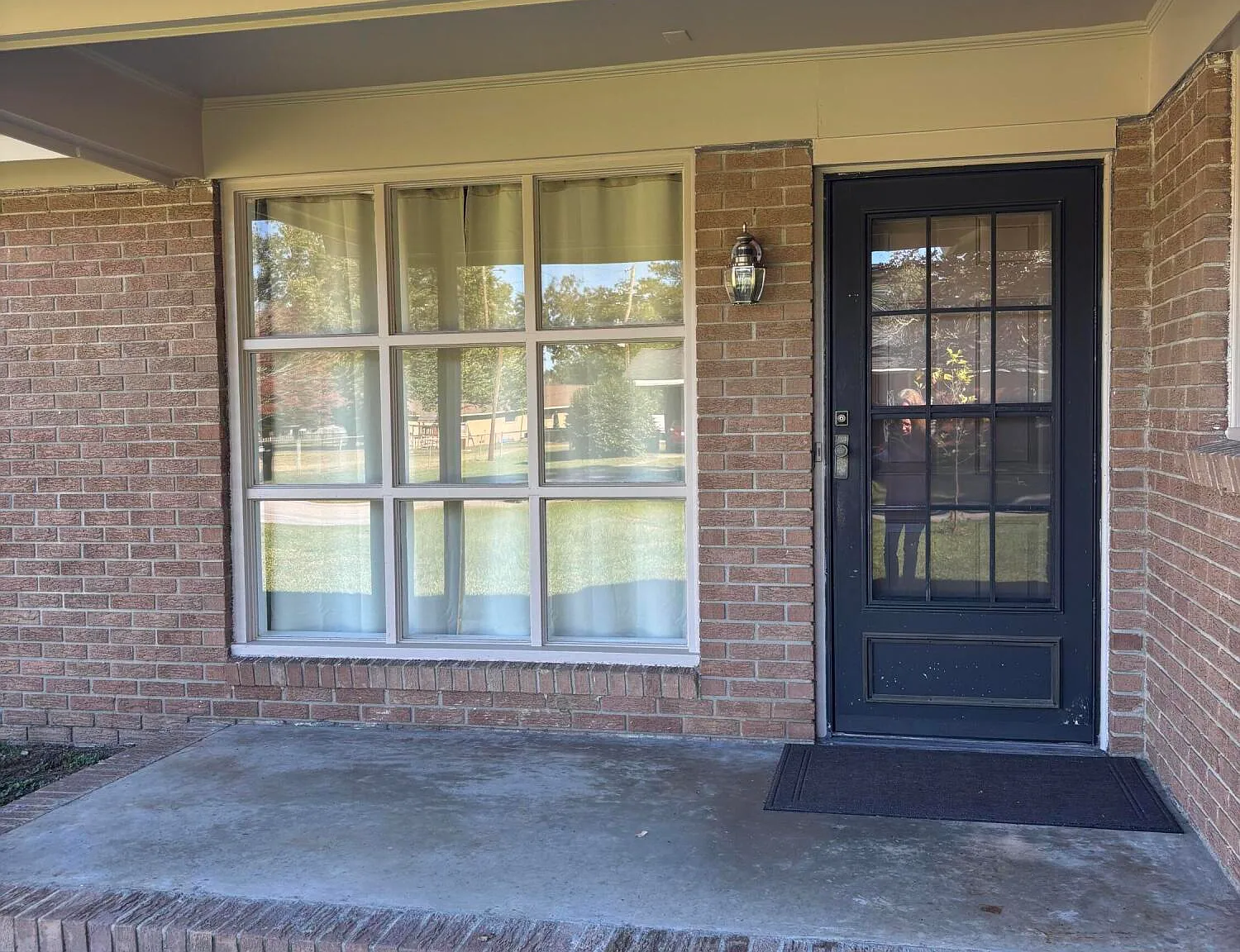 3 bed, 2.0 bath, 2108 sqft, $1,750 — Photo 2