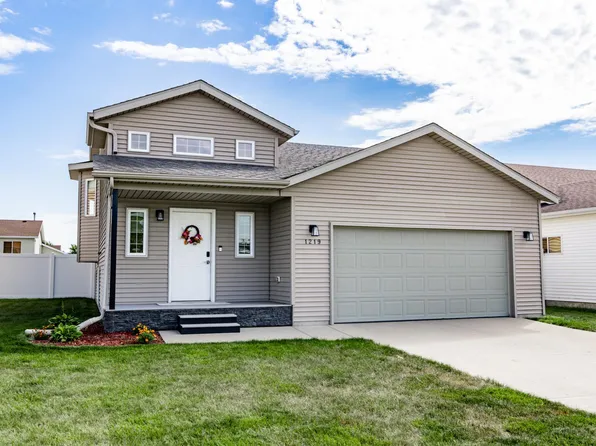 1219 Diversion Dr, West Fargo, ND 58078