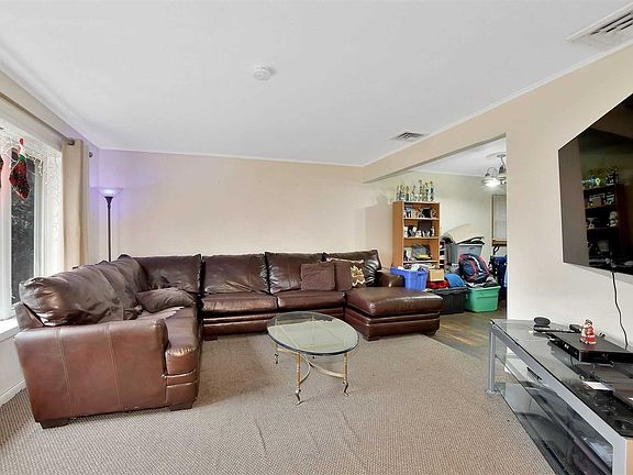 3rd image of 36 Ontario St