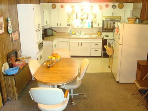 Kitchen w/Eating Area