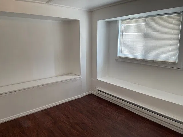 Spacious Lower-Level 2-Bedroom Apartment with Water Included — Photo 4