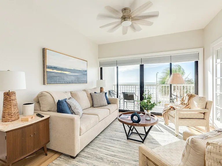 7700 Seawall Blvd #302 — Photo 2
