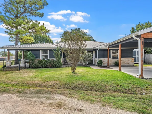 111 N Morgan St W, Mount Calm, TX 76673