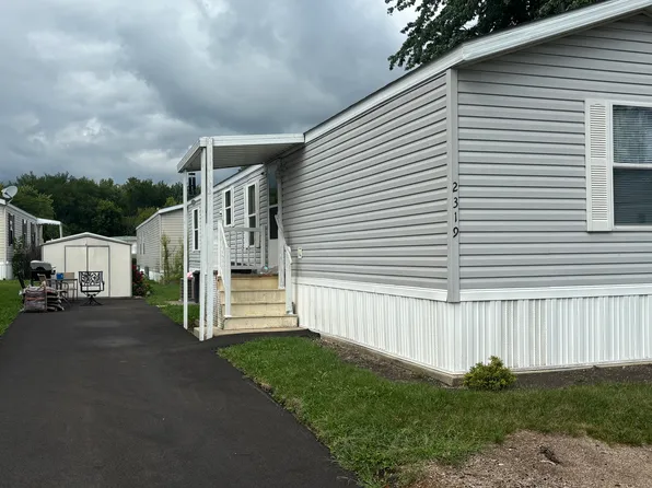 2319 Hickory Ln, Sycamore, IL 60178