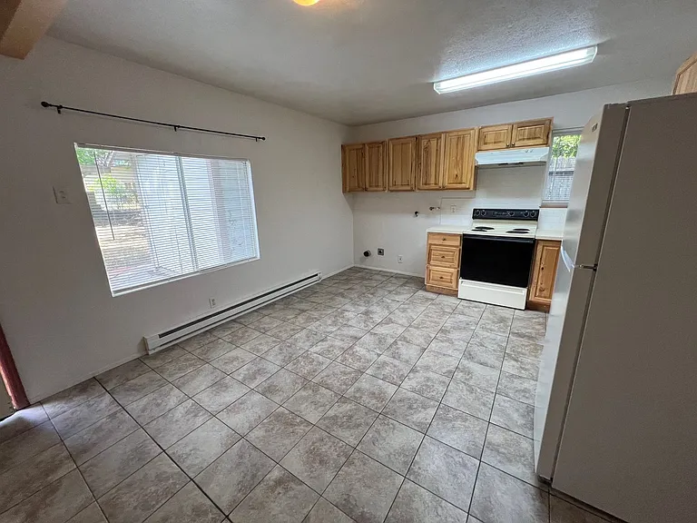412 NW Manzanita Ave #A & B — Photo 8