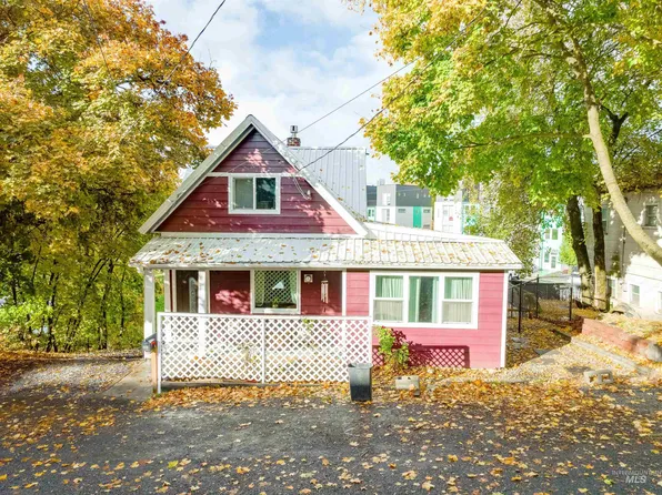 212 E Henley St, Moscow, ID 83843