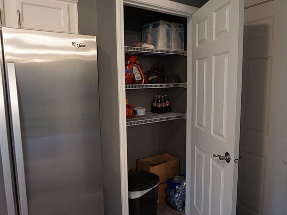 4th image of 228 Creekview Dr