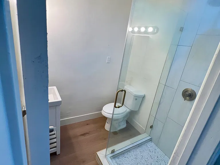 3232 Broadmoor Blvd #B — Photo 4