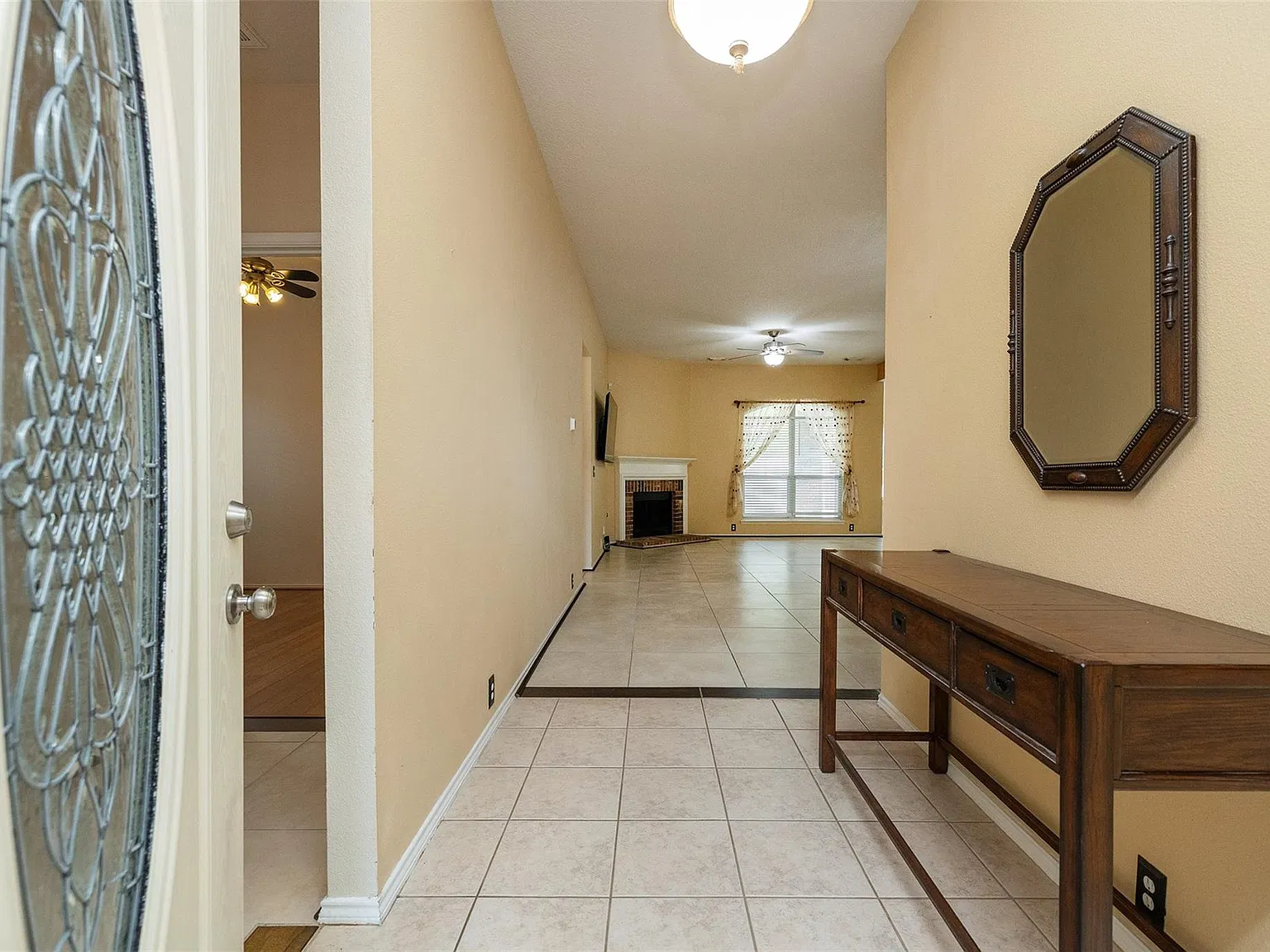 3 bed, 2.0 bath, 1676 sqft, $2,000 — Photo 4