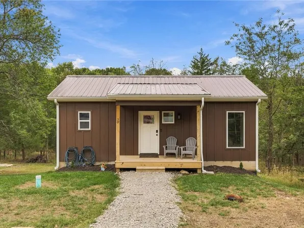38 S Lakeside Cir, Linn Valley, KS 66040