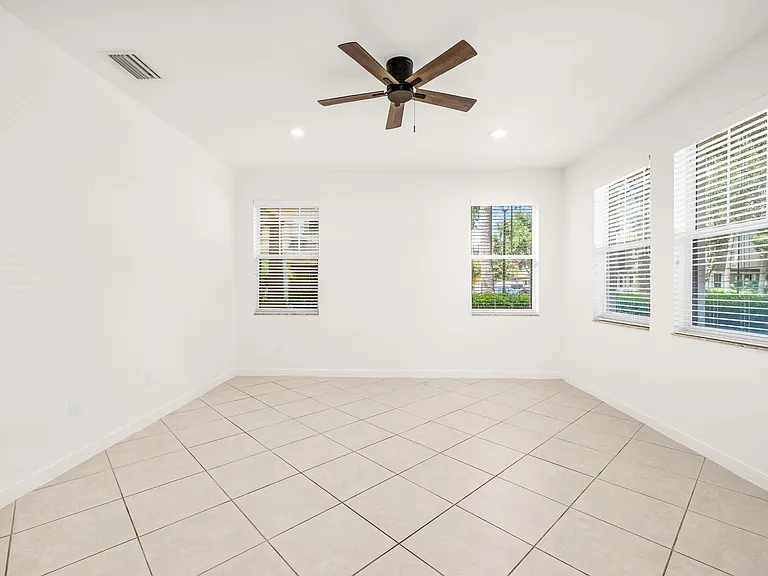 650 Pacific Grove Dr #5 — Photo 9