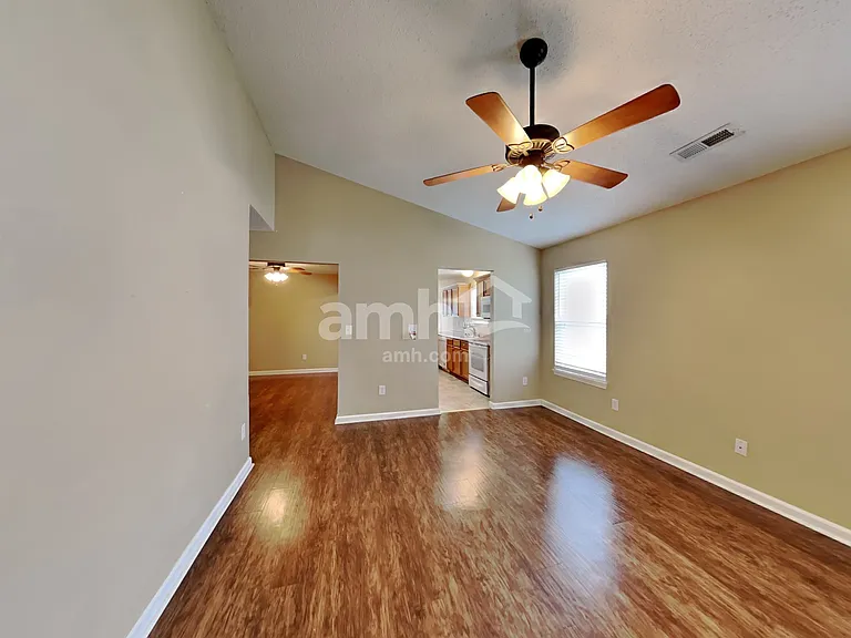 9724 Thomas Ln — Photo 7