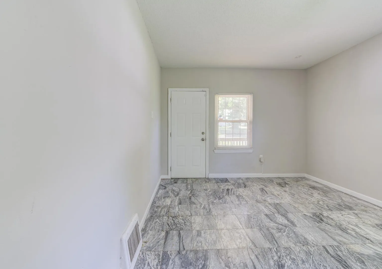 9716 Jacobi Ave — Photo 4