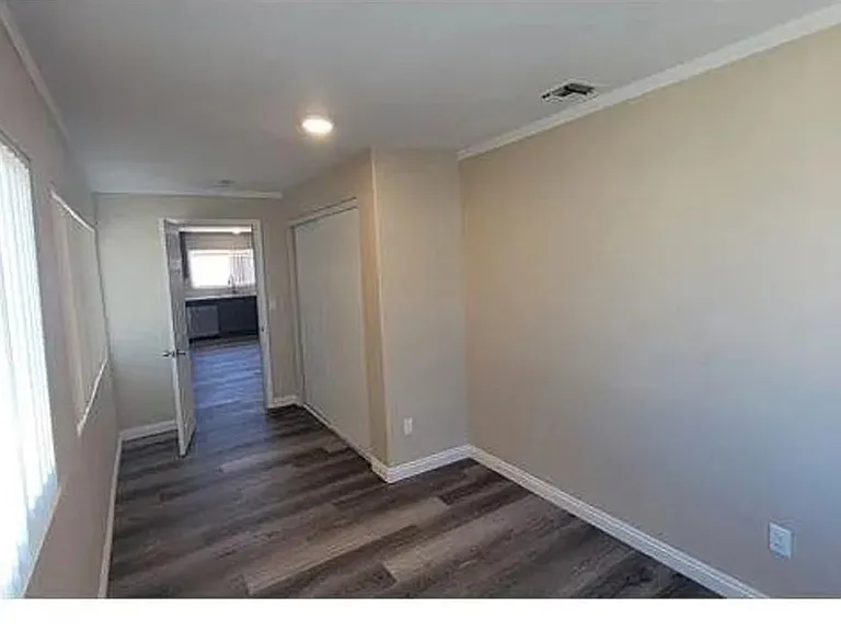 811 Orchid Ct #L — Photo 17