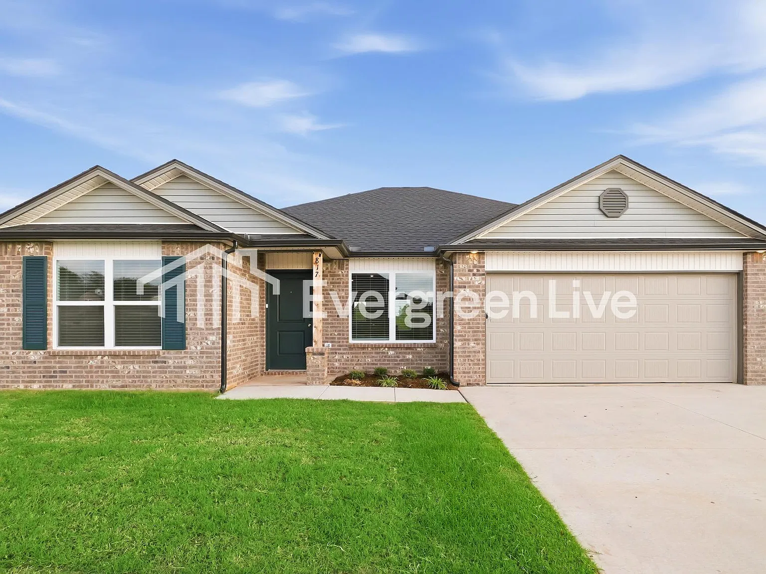 4 bed, 2.0 bath, 1470 sqft, $1,555 — Photo 1