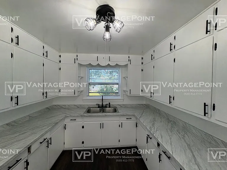 513 E Quincy St — Photo 6