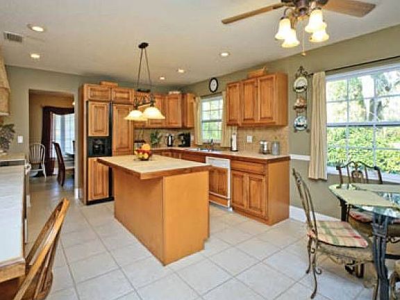 5th image of 1129 Howell Creek Dr
