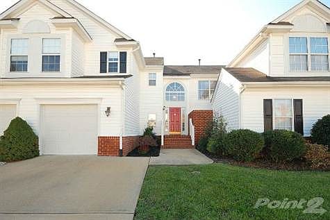 Beautifully Maintained Townhouse with Lake Views