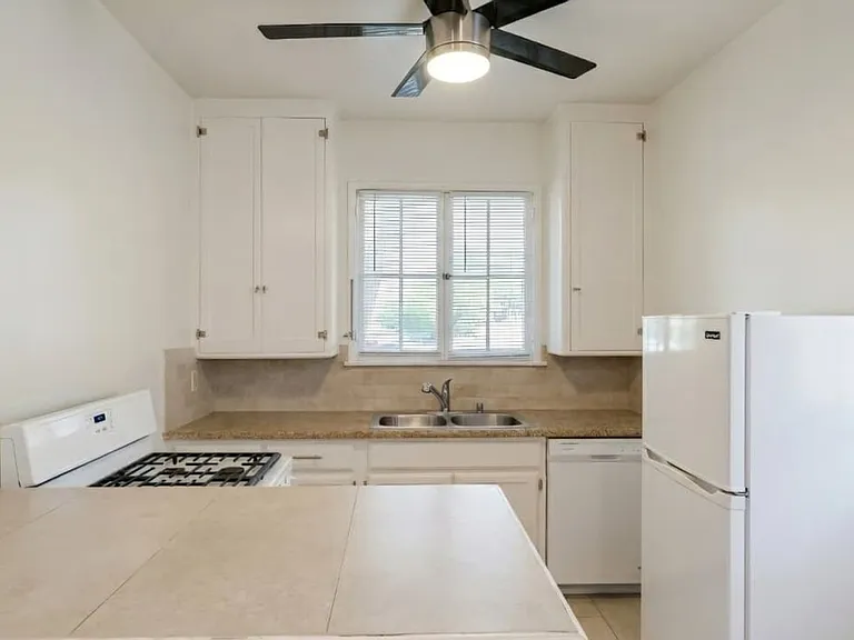9037 Rangely Ave — Photo 3
