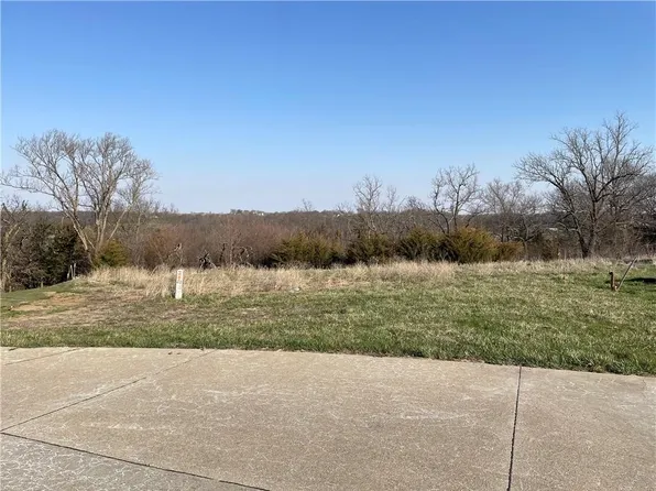 12 Covered Bridges Est, Winterset, IA 50273