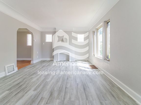1043479_003_living_room_13876696.jpg