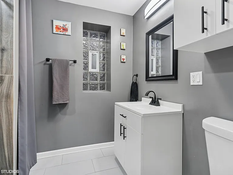 1920 W Dickens Ave #1F — Photo 17