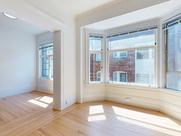 1060 Bush Street — Photo 2