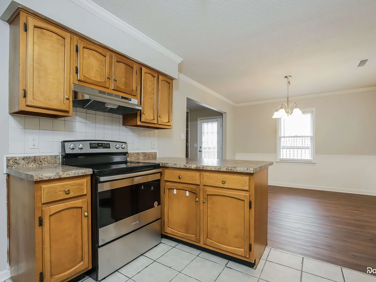 3 bed, 2.0 bath, 1644 sqft, $2,090 — Photo 4