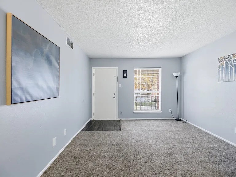 Heatherstone Apartments — Photo 22