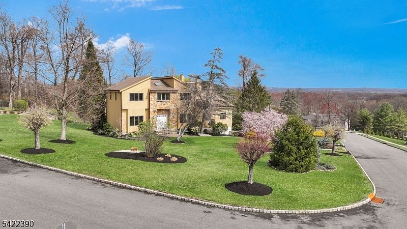 1st image of 17 Sherbrooke Dr